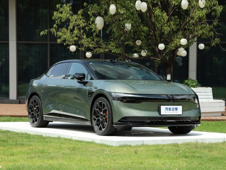 เปิดตัว 2025 Zeekr 007 รถไฟฟ้าที่ชาร์จแรงสุดในโลก 80% ใน 10.5 นาที ZEEKR 007