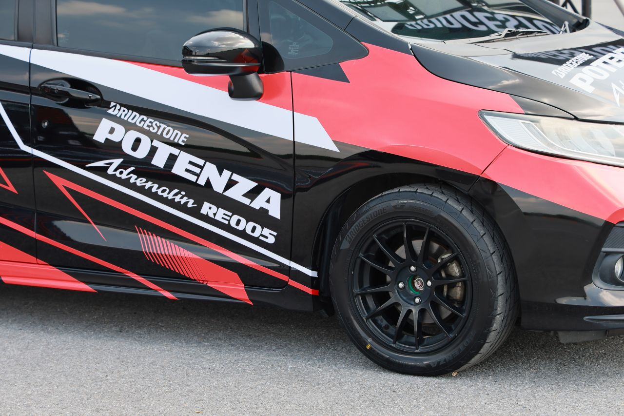 BRIDGESTONE POTENZA Adrenalin RE005