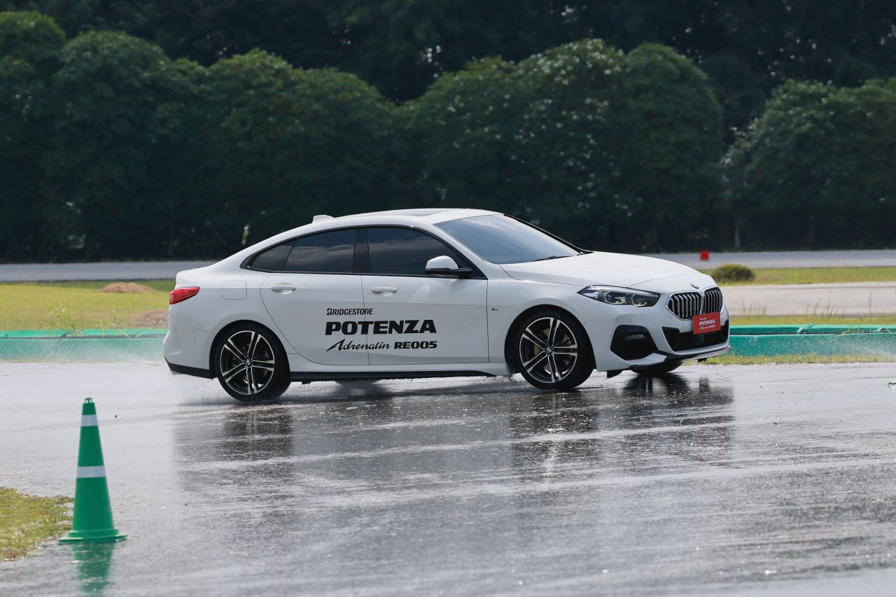 BRIDGESTONE POTENZA Adrenalin RE005