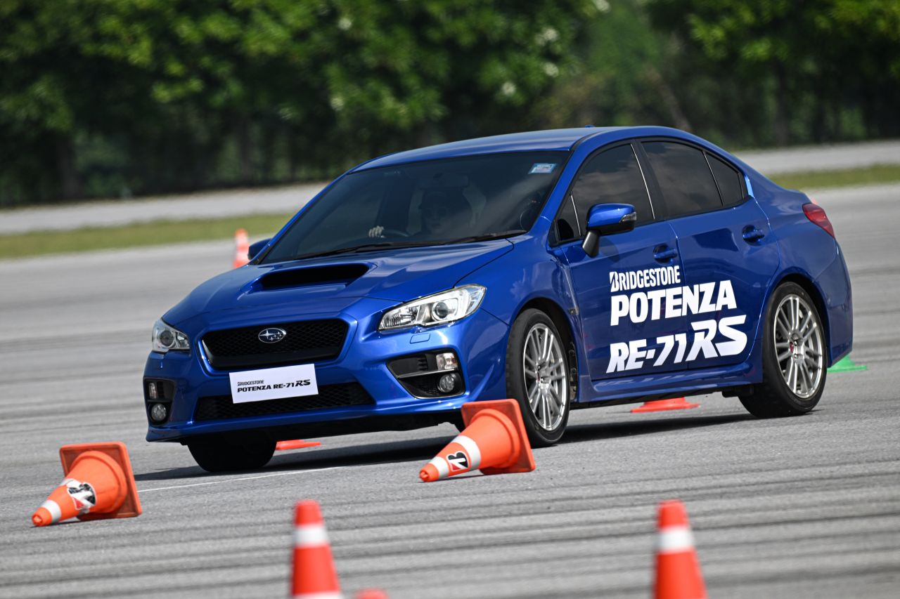 BRIDGESTONE POTENZA Adrenalin RE005