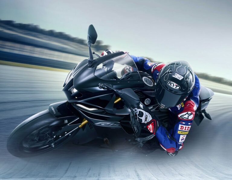 ยามาฮ่า เปิดตัว NEW R15 และ NEW R15M รุ่นพิเศษฉลองครบรอบ 70 ปี ที่จะมาถ่ายทอดจิตวิญญาณความสปอร์ตจากตระกูล R-SERIES