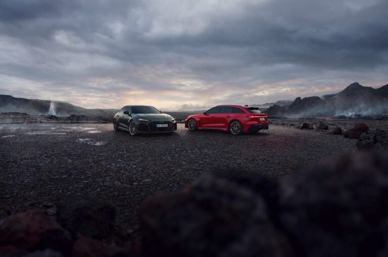 อาวดี้ ประเทศไทย เขย่าวงการยนตรกรรมสมรรถนะสูงด้วยการเผยโฉม The New Audi RS 5 ทั้งรุ่น Avant และ Sportback เพื่อมอบประสบการณ์การขับขี่ในแบบ RS Experience อย่างสมบูรณ์แบบ แต่ค่าตัวไม่ถึง 7 ลบ.