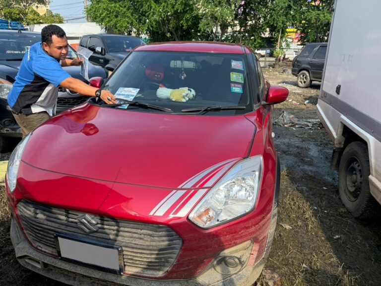 ซูซูกิ รุดให้ความช่วยเหลือลูกค้าที่ได้รับผลกระทบ ผ่านโครงการ “SUZUKI FLOOD CARE CENTER” โดยจัดส่งทีมช่างผู้เชี่ยวชาญลงพื้นที่ และเตรียมจัดกิจกรรม SUZUKI “V” CARE DAY ณ เคหะชุมชนร่มเกล้า