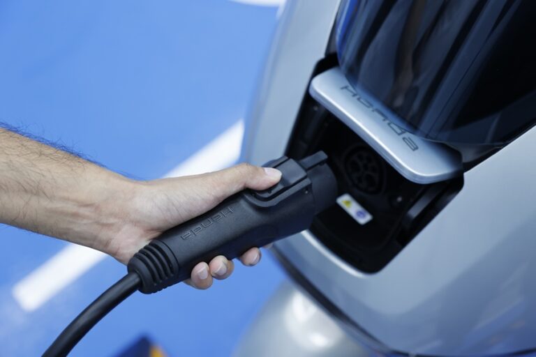 ไทยฮอนด้า เปิด Honda EV Charging Hub ให้ผู้ใช้รถจักรยานยนต์ไฟฟ้า ชาร์จฟรี 30 นาที ที่ Honda Wing Center ทั่วประเทศ