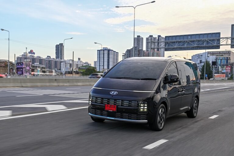 The new Hyundai STARIA Hybrid รถครอบครัวคันใหญ่ที่ไม่จำเป็นต้องมีคนขับเพียงคนเดียวควบคุมง่าย พร้อมพื้นที่ที่พาคนทั้งบ้านเดินทางไปด้วยกัน